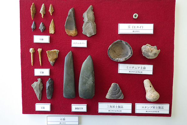 米山(2)遺跡出土石器と土製品